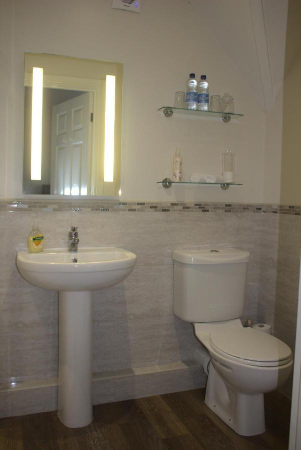 Westwood Lodge B & B Бостон Экстерьер фото