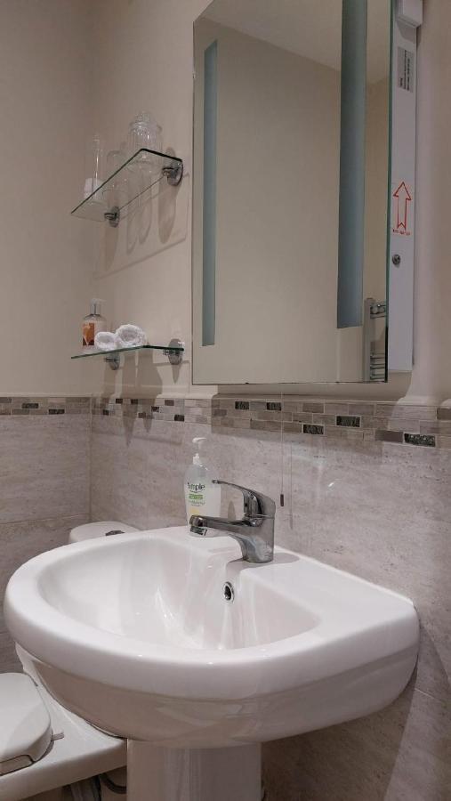 Westwood Lodge B & B Бостон Экстерьер фото