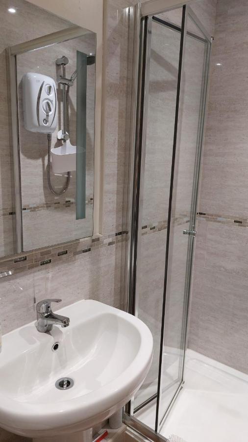 Westwood Lodge B & B Бостон Экстерьер фото