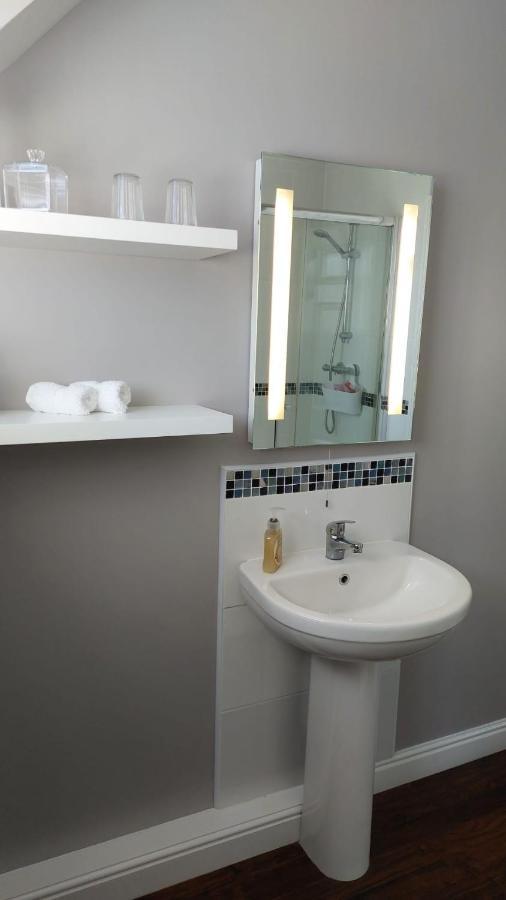 Westwood Lodge B & B Бостон Экстерьер фото